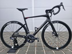 Silniční kolo BMC Roadmachine ONE 02 Carbon 2021 Ultegra Di2 – velikost 54cm (M
