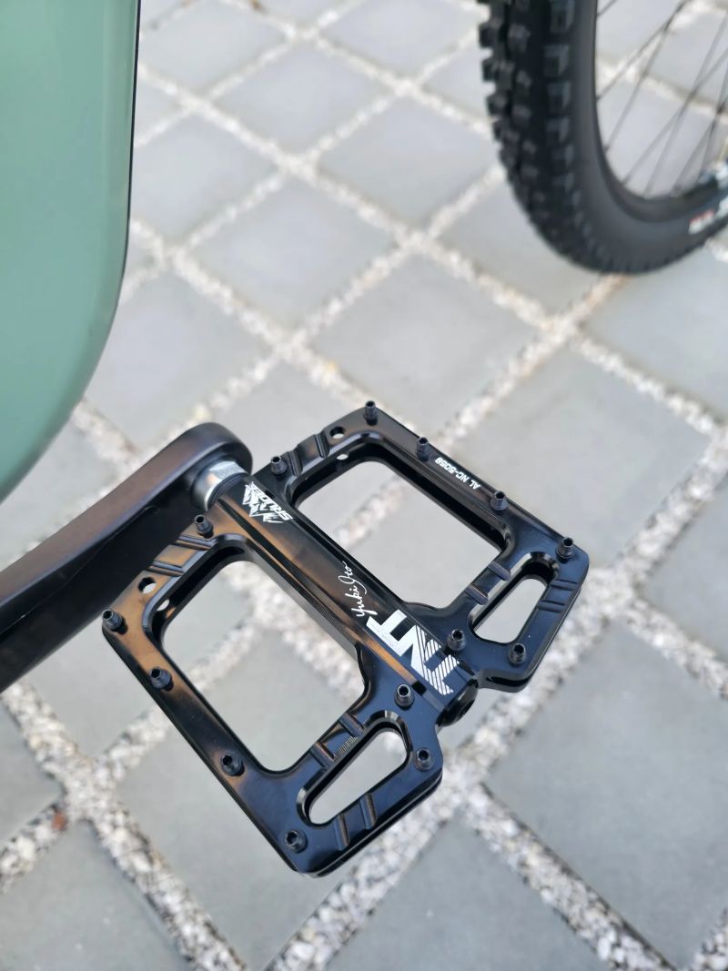 Focus Thron 6.9 2022 29″ velikost XL / Shimano XT / FOX 34 / NOVÉ