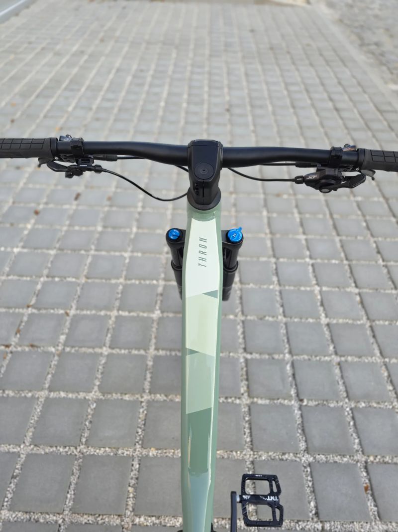 Focus Thron 6.9 2022 29″ velikost XL / Shimano XT / FOX 34 / NOVÉ