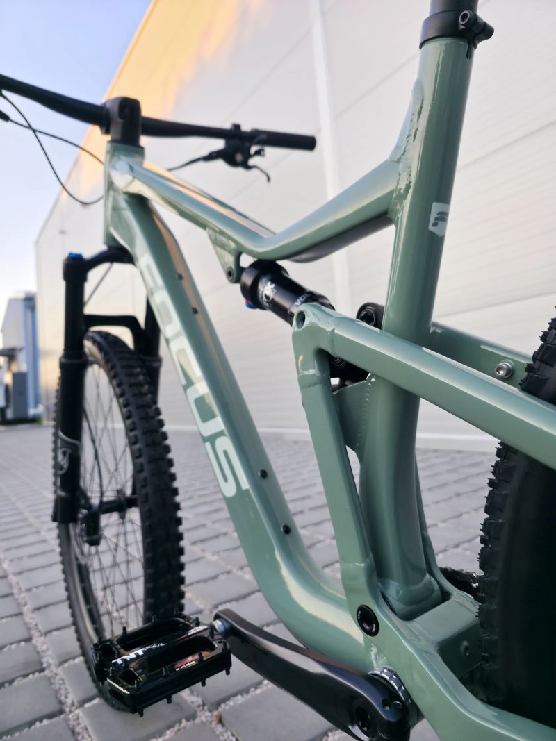 Focus Thron 6.9 2022 29″ velikost XL / Shimano XT / FOX 34 / NOVÉ