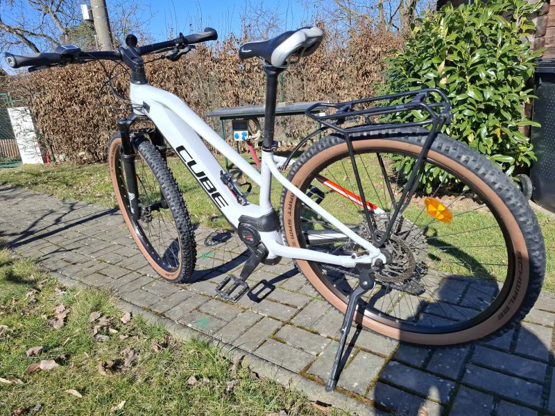 Cube Reaction Hybrid PRO