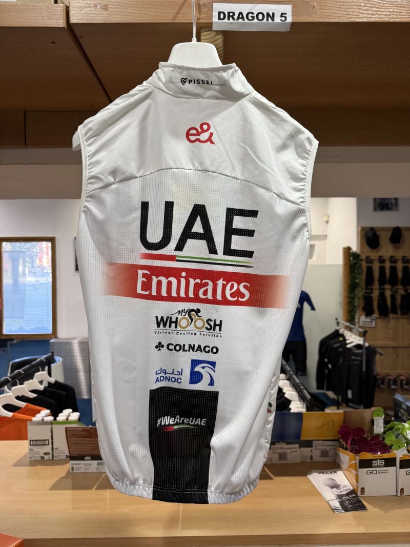 UAE Emirates vesta
