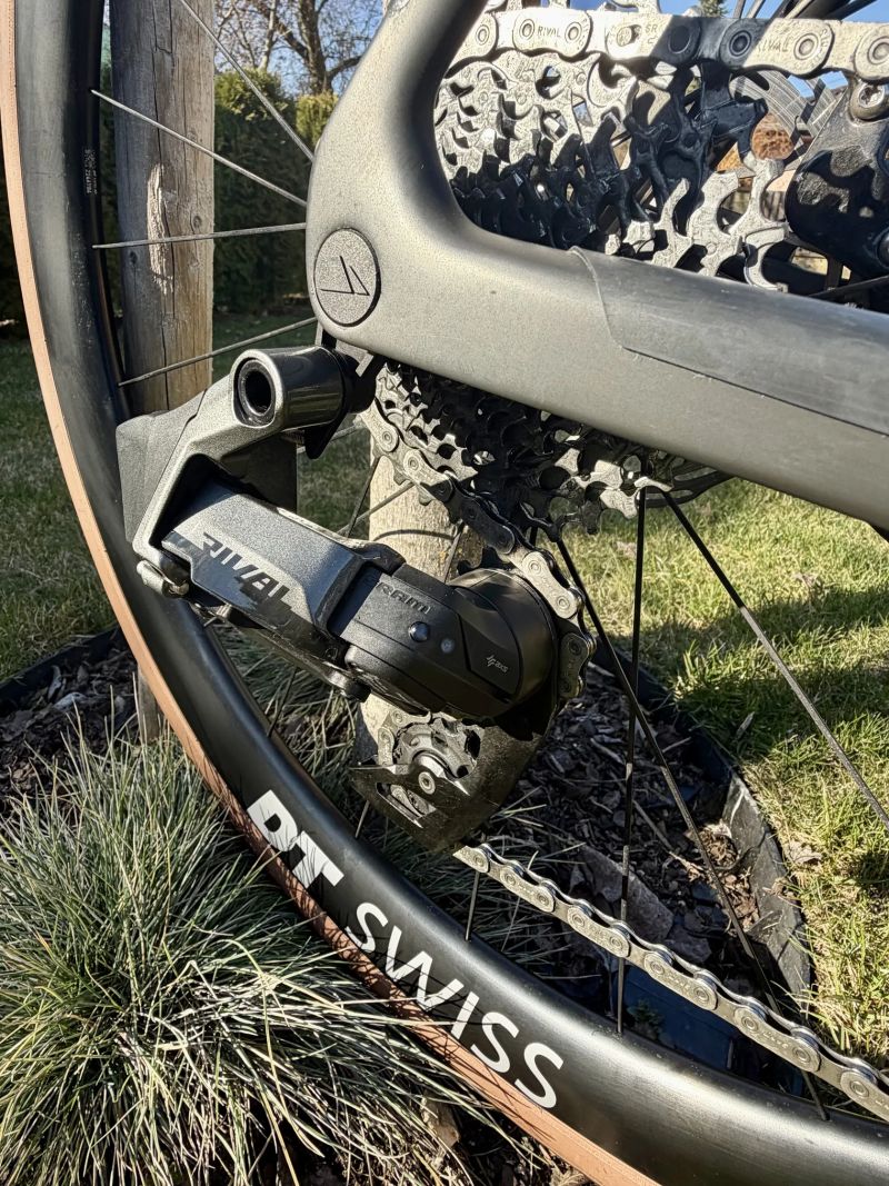 Canyon Endurance CF 7 eTap