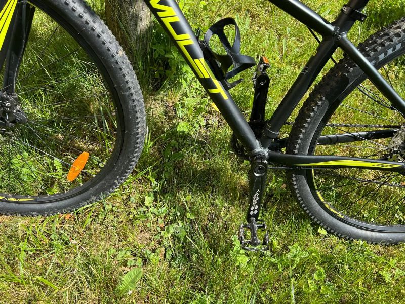 Amulet 29 Youngster 1.11 SH, dark green matt/green shiny