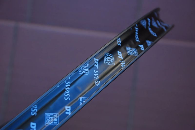 29" KARBONOVÁ KOLA BONTRAGER KOVEE PRO, VNITŘNÍ ŠÍŘE 29mm, OŘECH XD, V PERFEKTNÍM STAVU