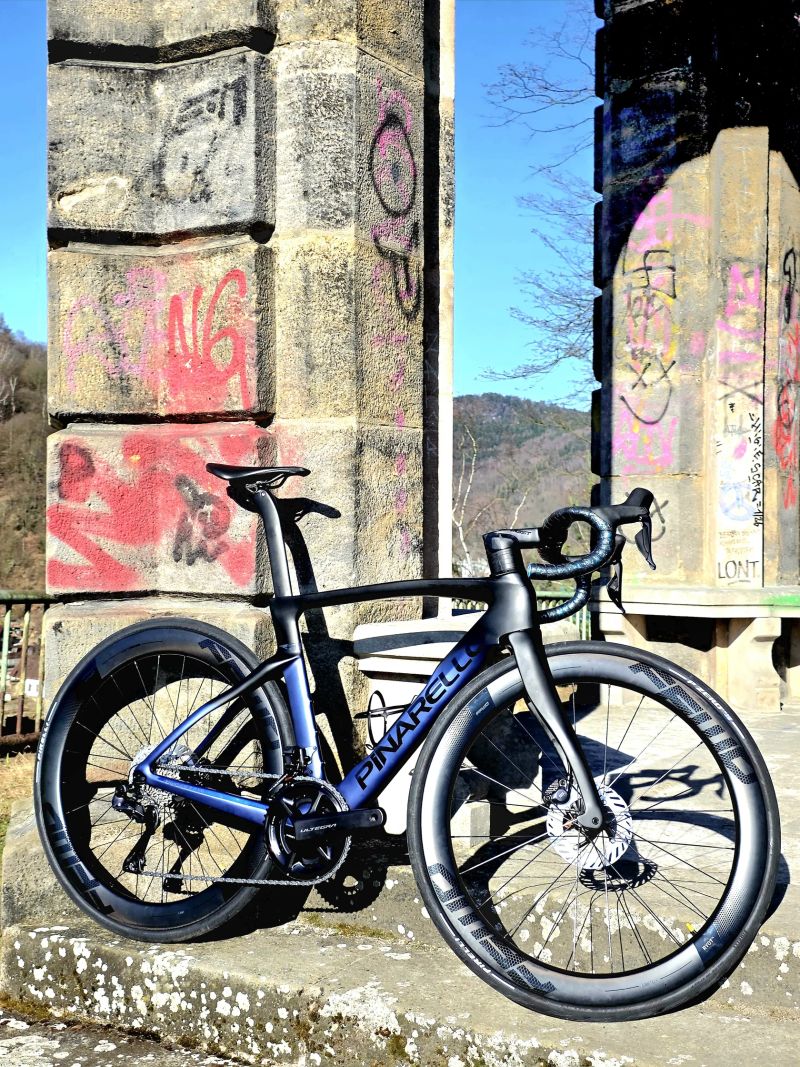 Pinarello Dogma F 2025