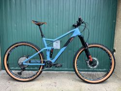 Trailové karbonové kolo Cube Stereo 140 HPC Race 27.5