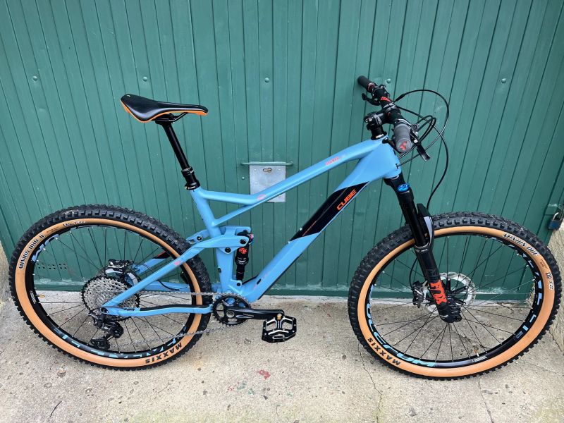 Trailové karbonové kolo Cube Stereo 140 HPC Race 27.5