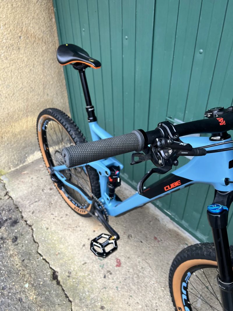 Trailové karbonové kolo Cube Stereo 140 HPC Race 27.5