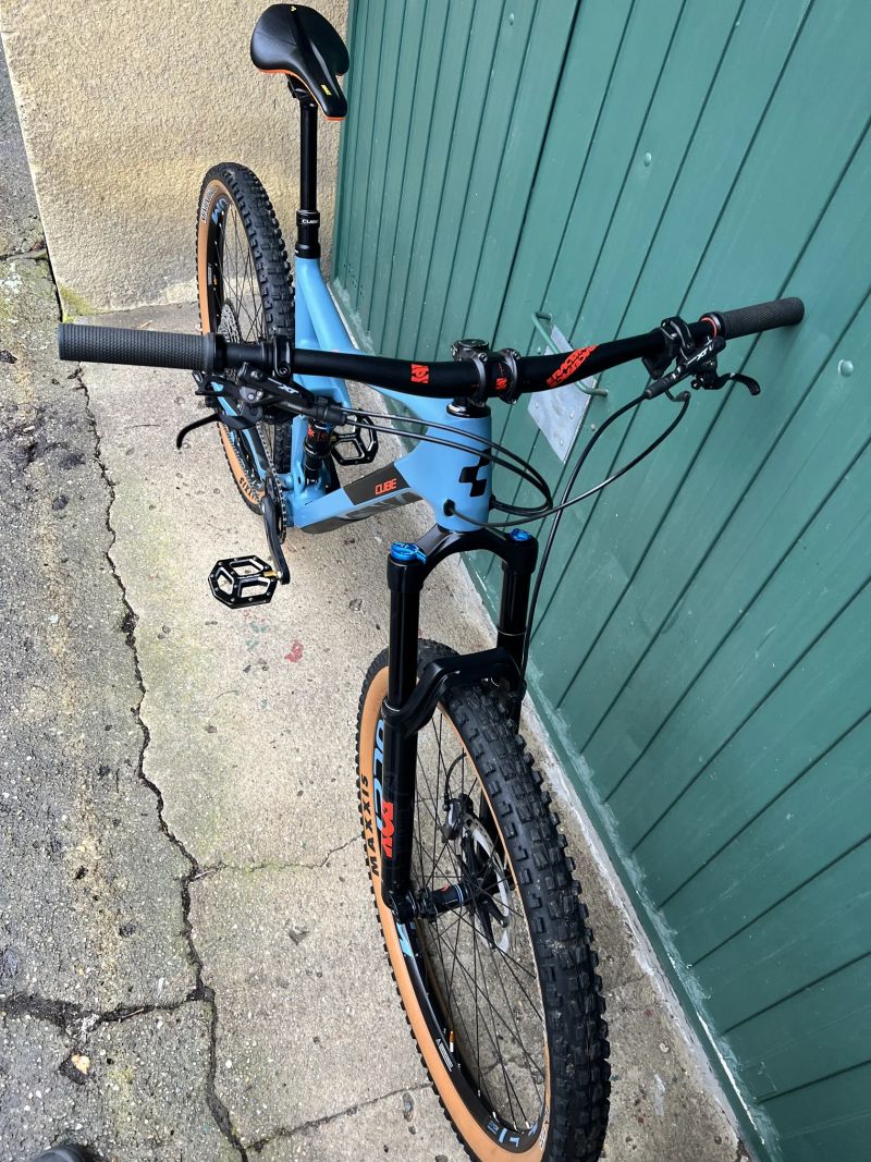 Trailové karbonové kolo Cube Stereo 140 HPC Race 27.5