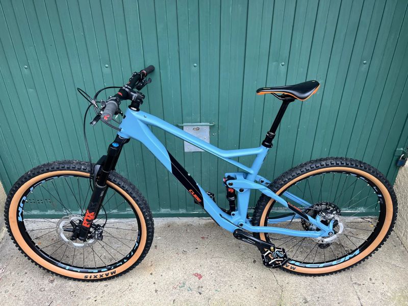 Trailové karbonové kolo Cube Stereo 140 HPC Race 27.5