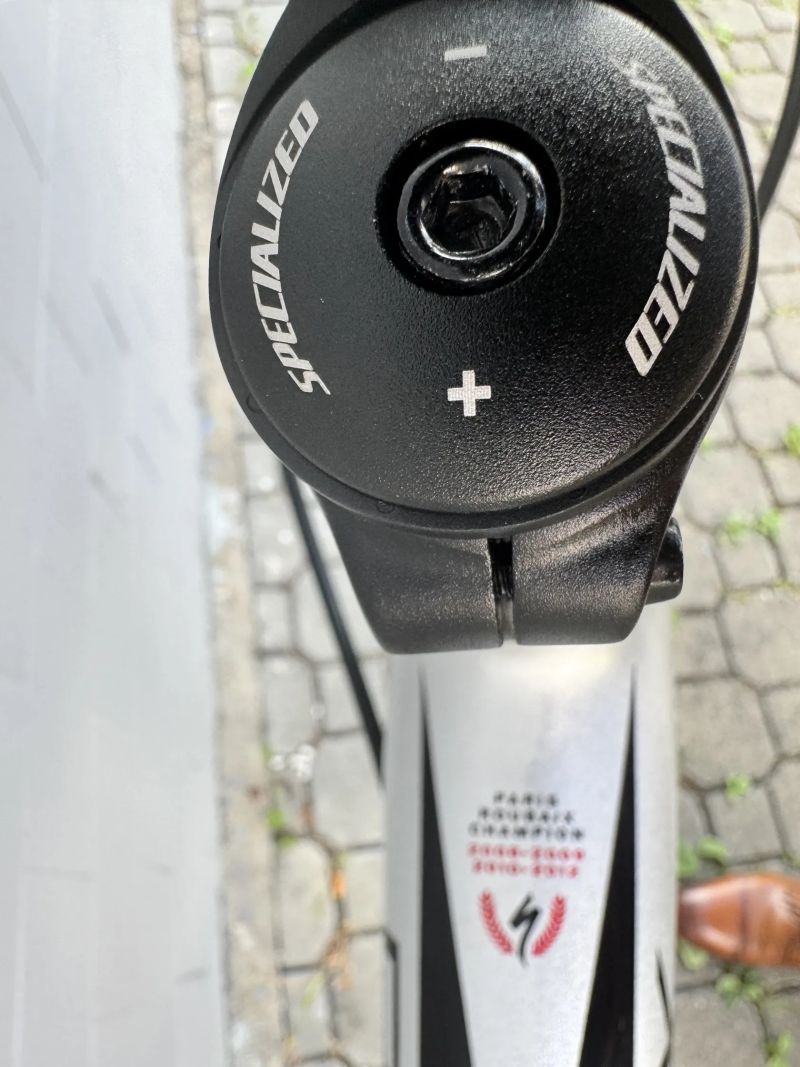 Specialized Roubaix (silniční kolo)