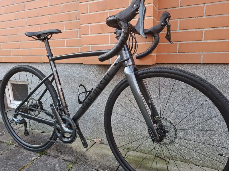 Silniční kolo Van Rysel NCR AF Shimano Tiagra (2×10) – velmi dobrý stav