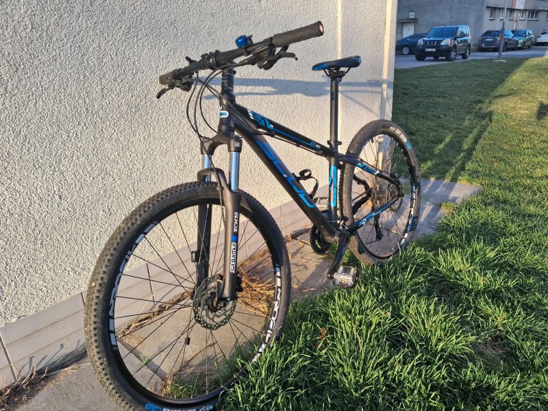 Juniorské horské kolo SCUD