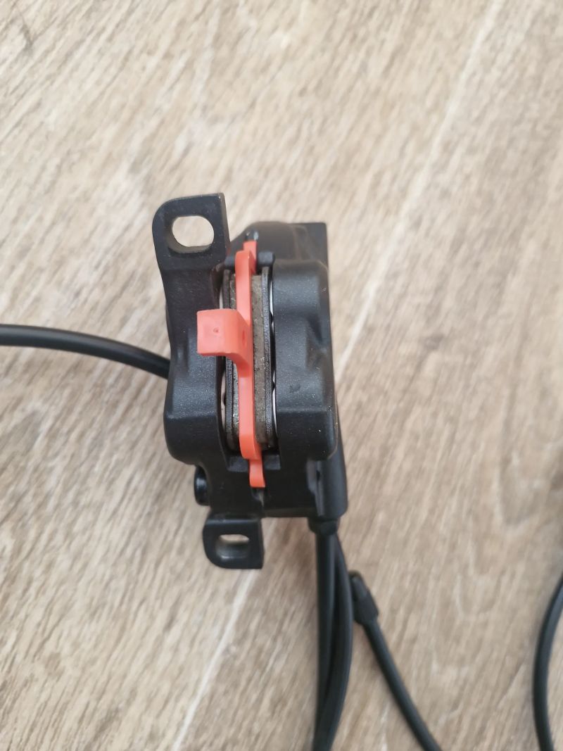 Brzdy Shimano Br M6120 4 pistkove,sundane z nového kola