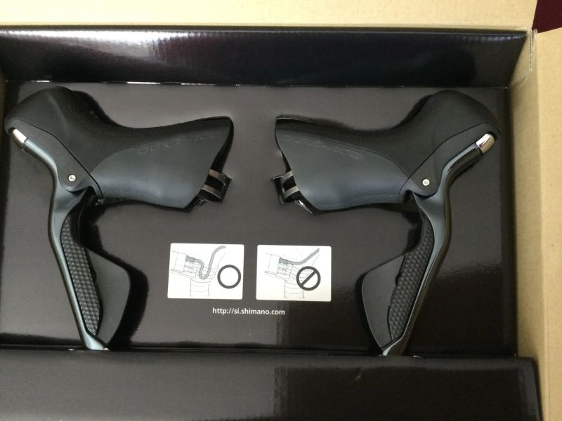 Řadící páky Shimano Dura Ace Di2 ST-9070