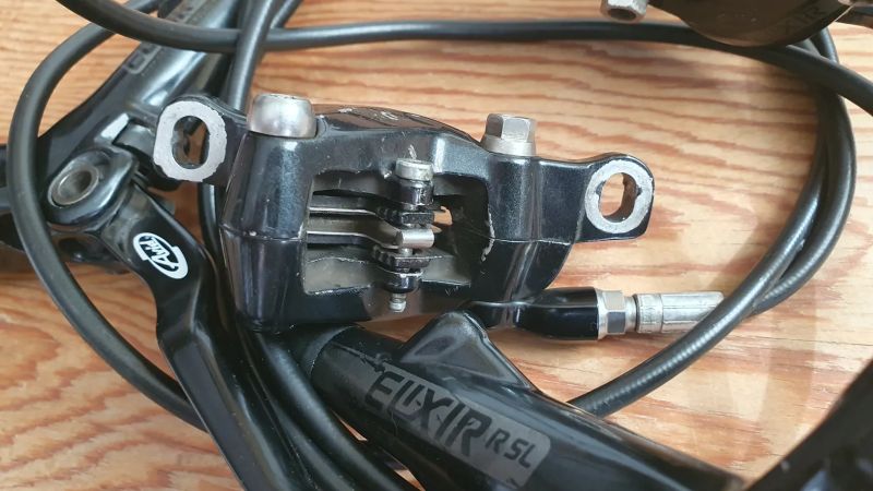 Prodám brzdové páky a třmeny Avid Elixir R sl 