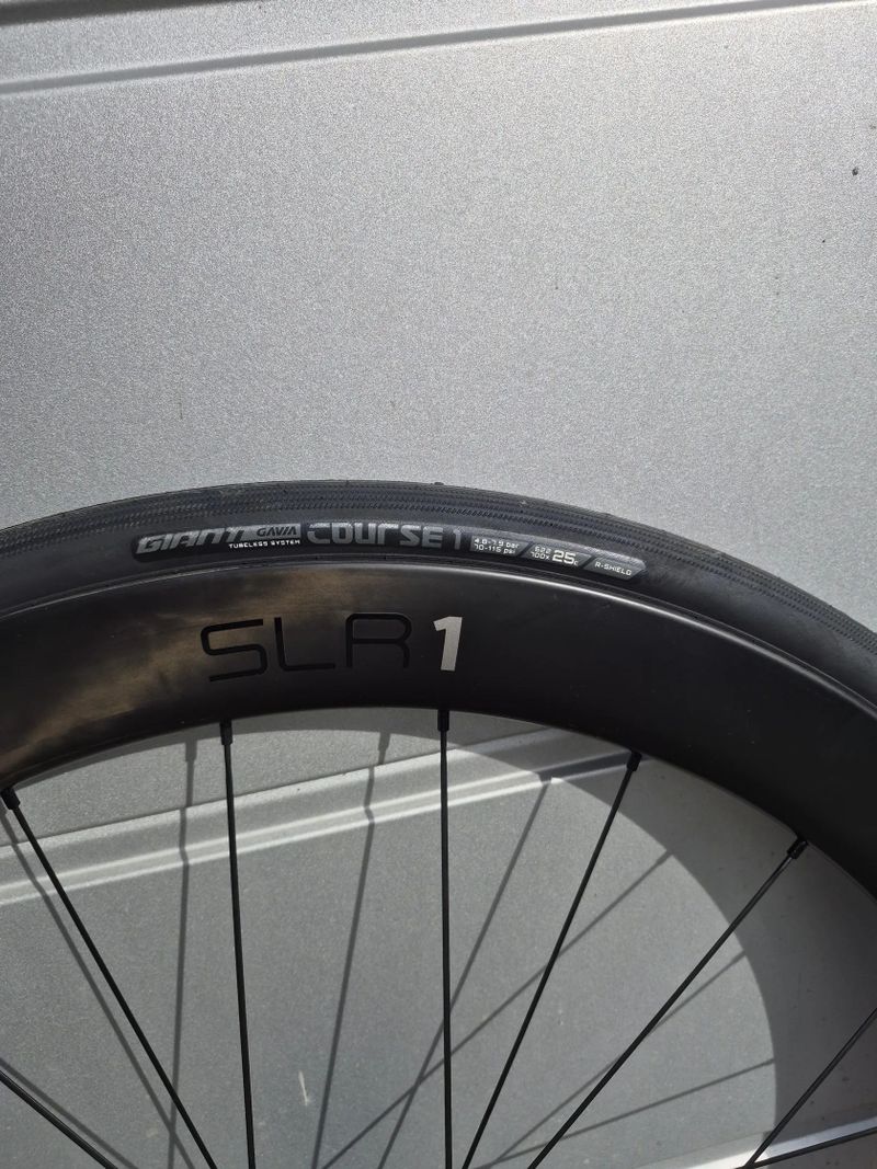 Prodám nová karbonová kola Giant SLR 1 50 disc