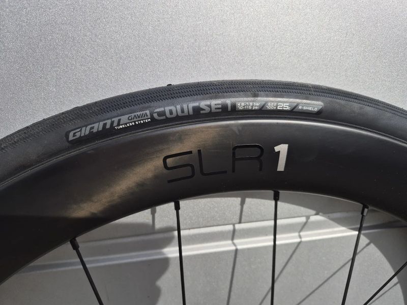 Prodám nová karbonová kola Giant SLR 1 50 disc