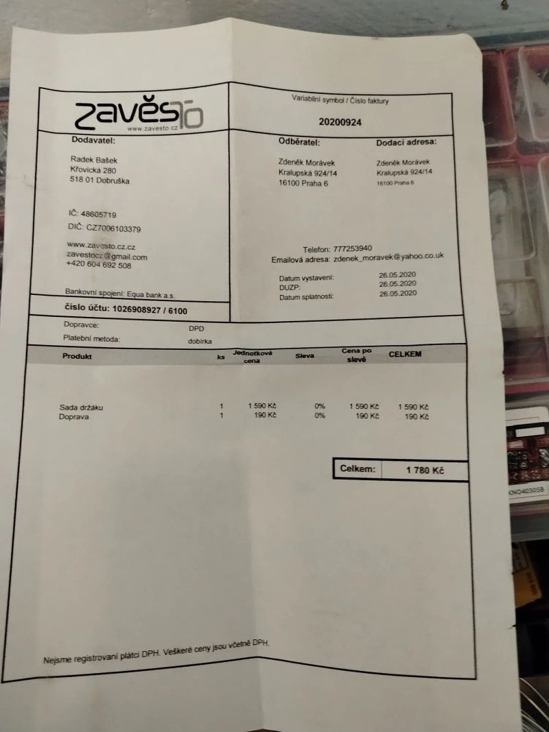 Nástenný držák na 4 kola