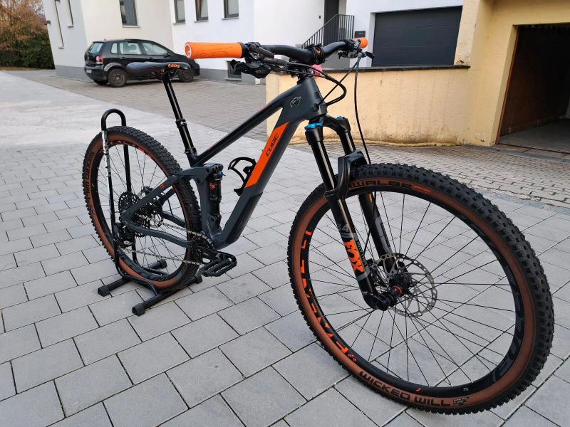 29" Cube Stereo HPC 120 - 1x12, karbon, velikost "S"