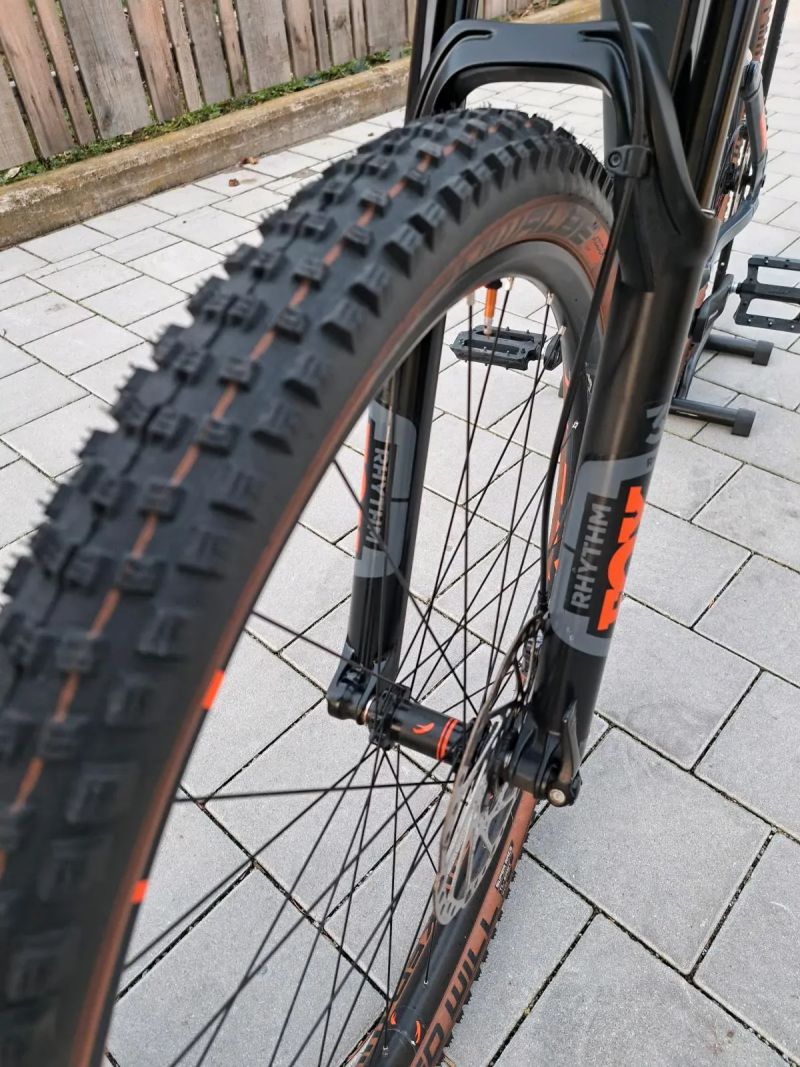 29" Cube Stereo HPC 120 - 1x12, karbon, velikost "S"