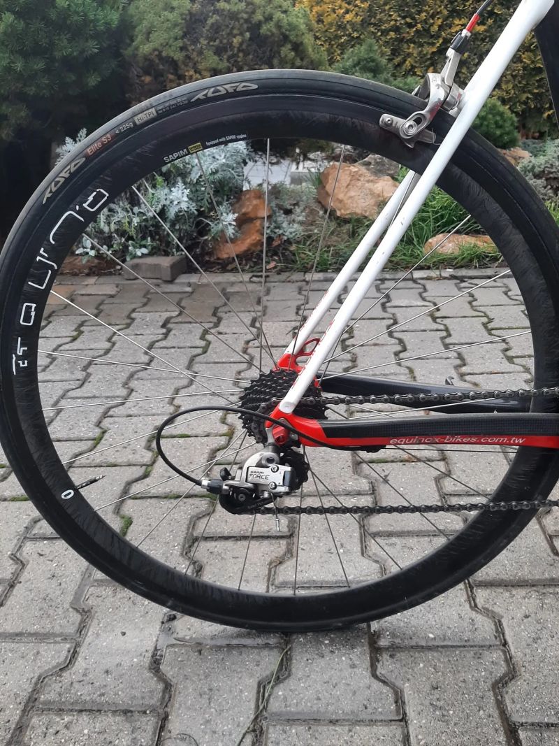 Silniční kolo Equinox RS