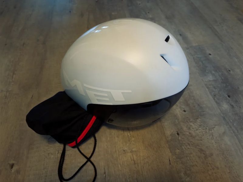 Triatlonová helma MET Codatronca – Medium