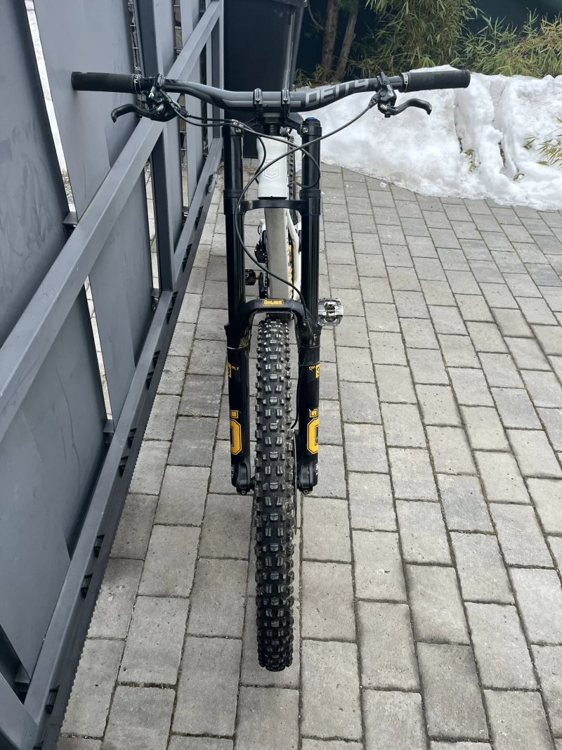 Commencal Supreme DH V5 velikost S