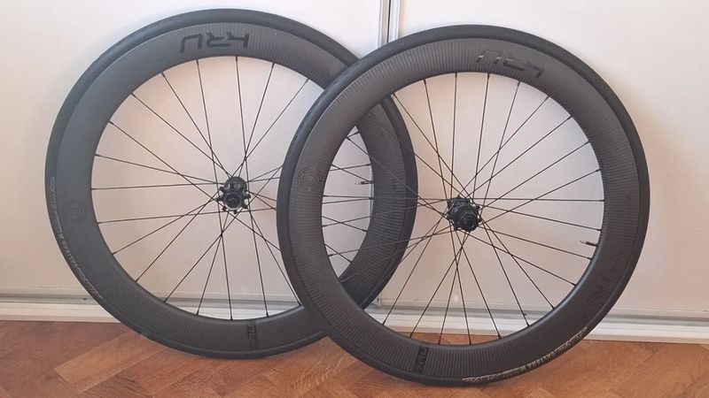 Italská karbonová zapletená kola KRU C-60D (nová) - Shimano - Center lock - pevné osy 12mm