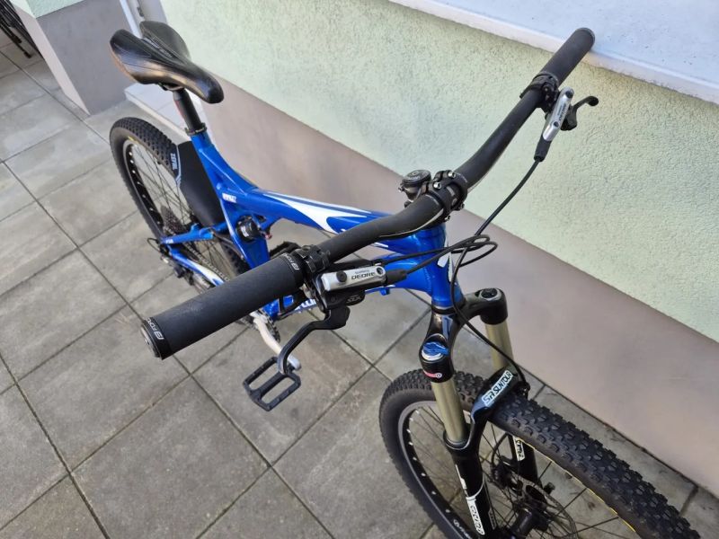 Celoodpružené kolo Specialized, vel.M, převody 1x11