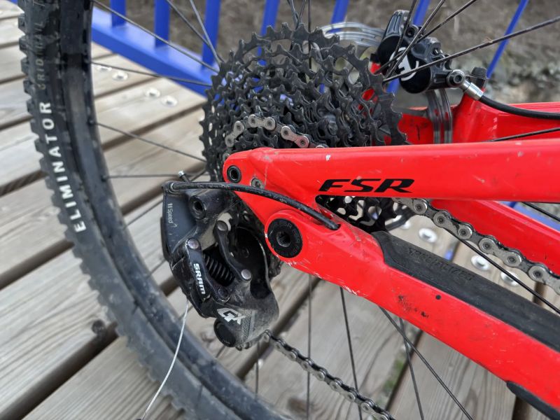 Specialized Enduro Comp M – RockShox Yari po servisu, GX Eagle