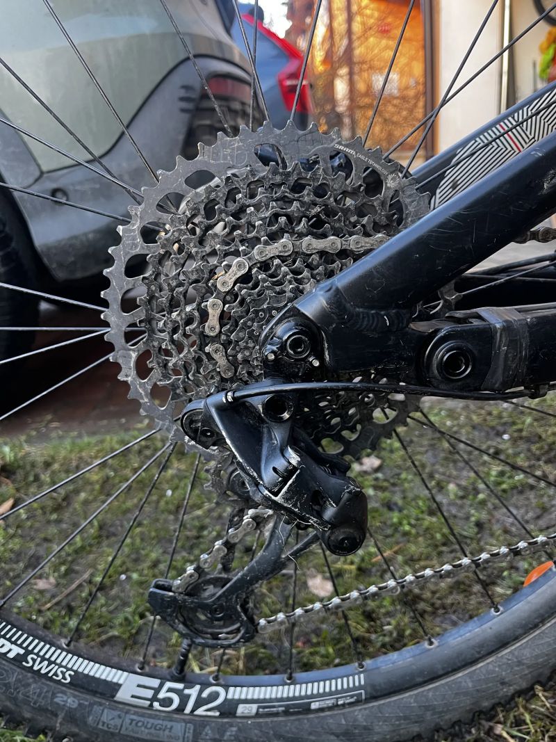 GT Sensor Carbon Elite