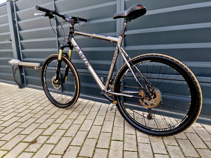 (16)Horské hliníkové kolo Jamis Air 