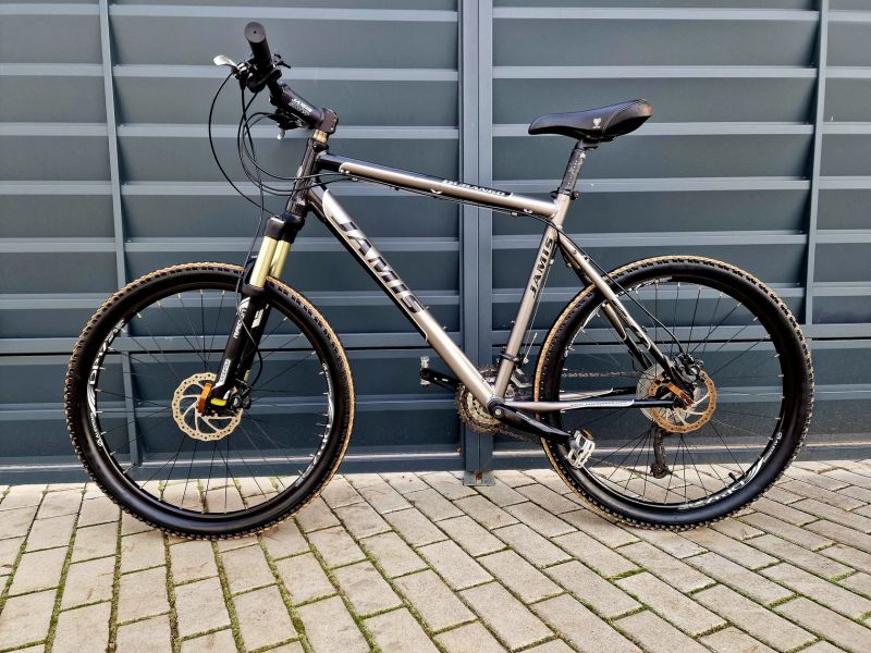 (16)Horské hliníkové kolo Jamis Air 