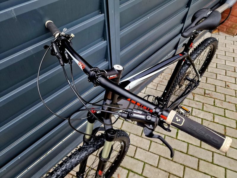 (18)Horské kolo Cube Air 29"