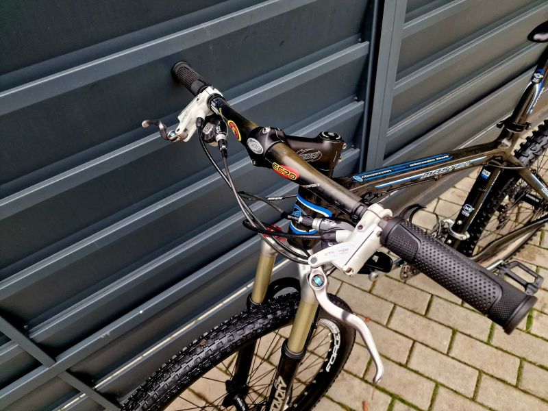 (21) Karbonové horské kolo Author Air