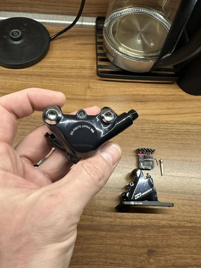 Levá páka a třmeny Shimano Ultegra 8070 Di2