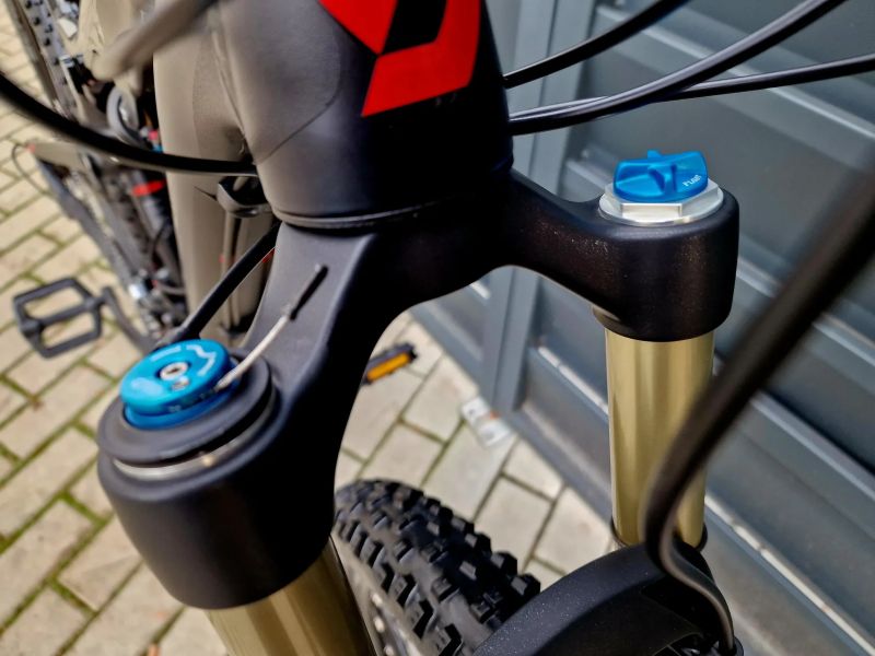 (29) Celoodpružené kolo Scott Genius 29"