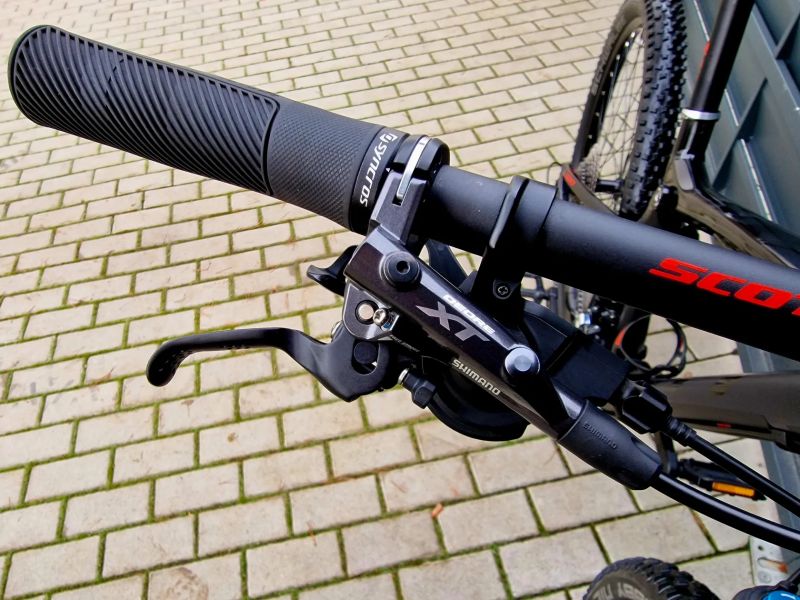 (29) Celoodpružené kolo Scott Genius 29"