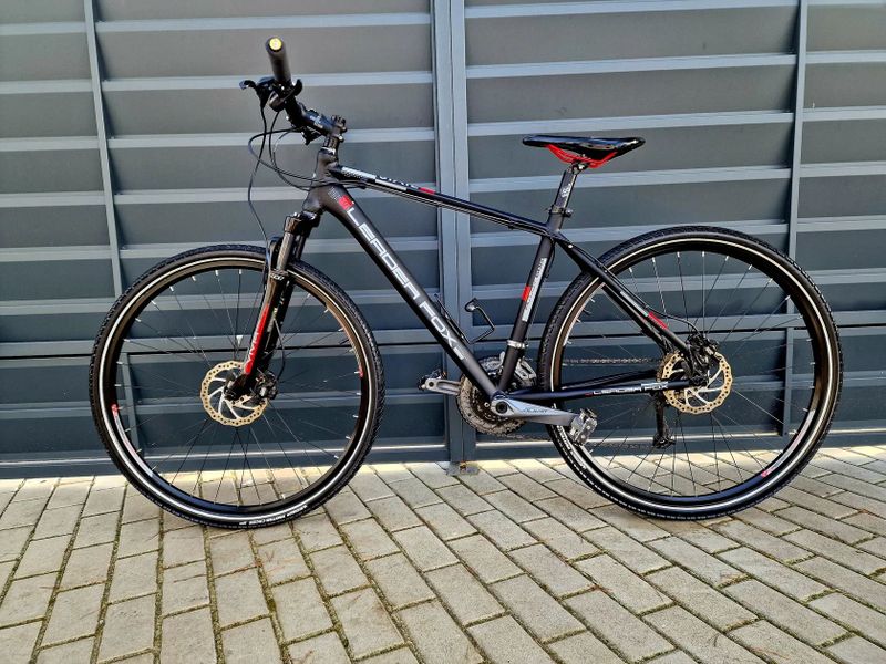 (42)Crossové/Trekingové kolo Leader Fox Air 28"