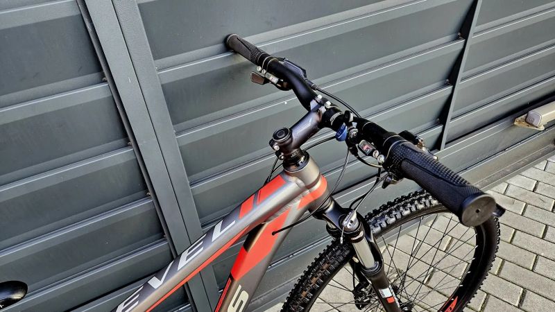 (48)Horské hliníkové kolo Kross 29"