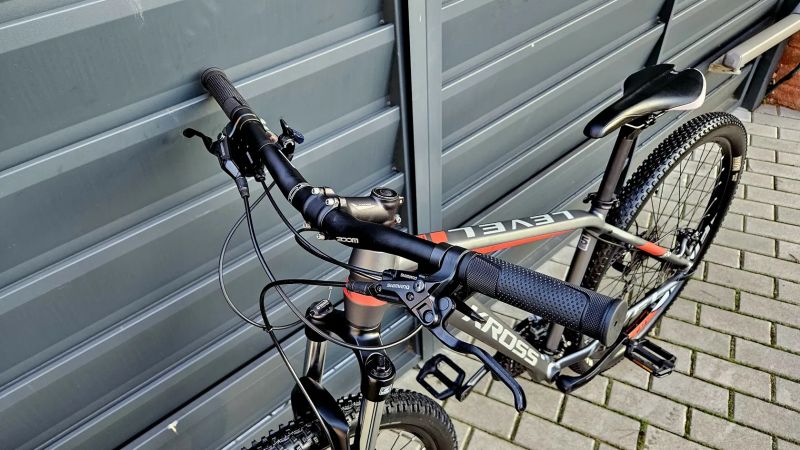 (48)Horské hliníkové kolo Kross 29"