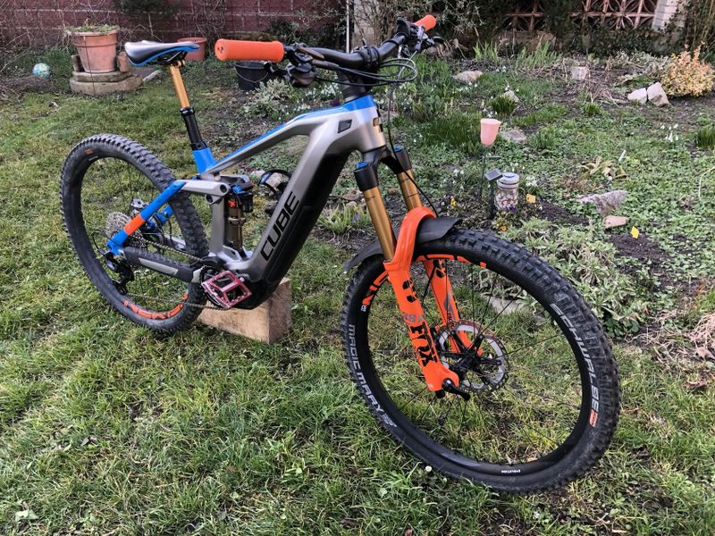 Cube Stereo hybrid 160 hpc action team