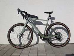 Focus Atlas 8.8 (2024) téměř nový, 2 sady plášťů