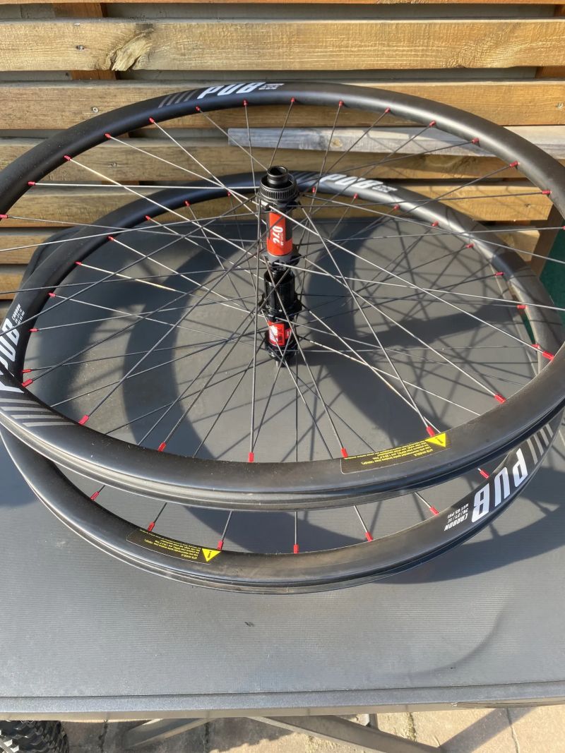 horské zapletené karbonové kola PUB 29 new dt swiss!!