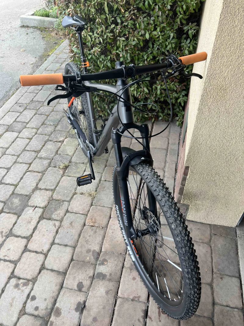 CUBE REACTION Pro 29, XT výbava, HPA Al rám, teleskopka TranzX, super stav, připraveno na sezonu !