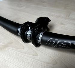 Karbonová super lehká Řídítka 35mm a Představec RACEFACE