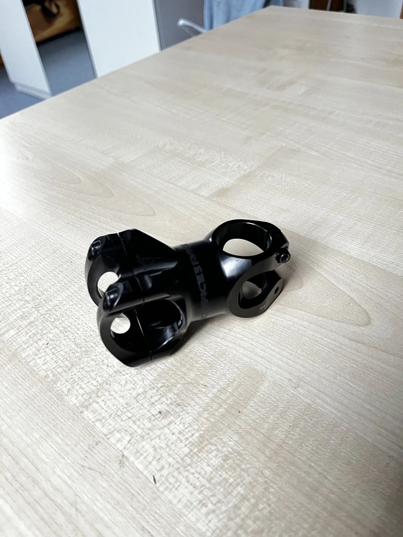 Karbonová super lehká Řídítka 35mm a Představec RACEFACE