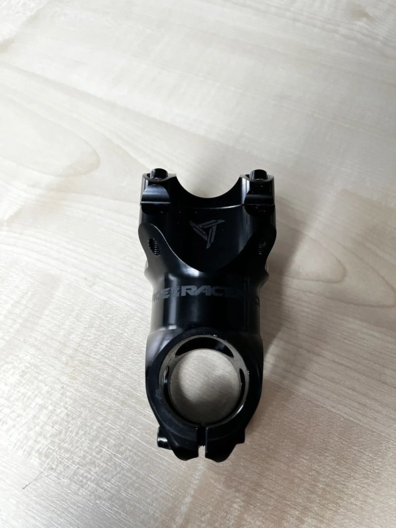 Karbonová super lehká Řídítka 35mm a Představec RACEFACE